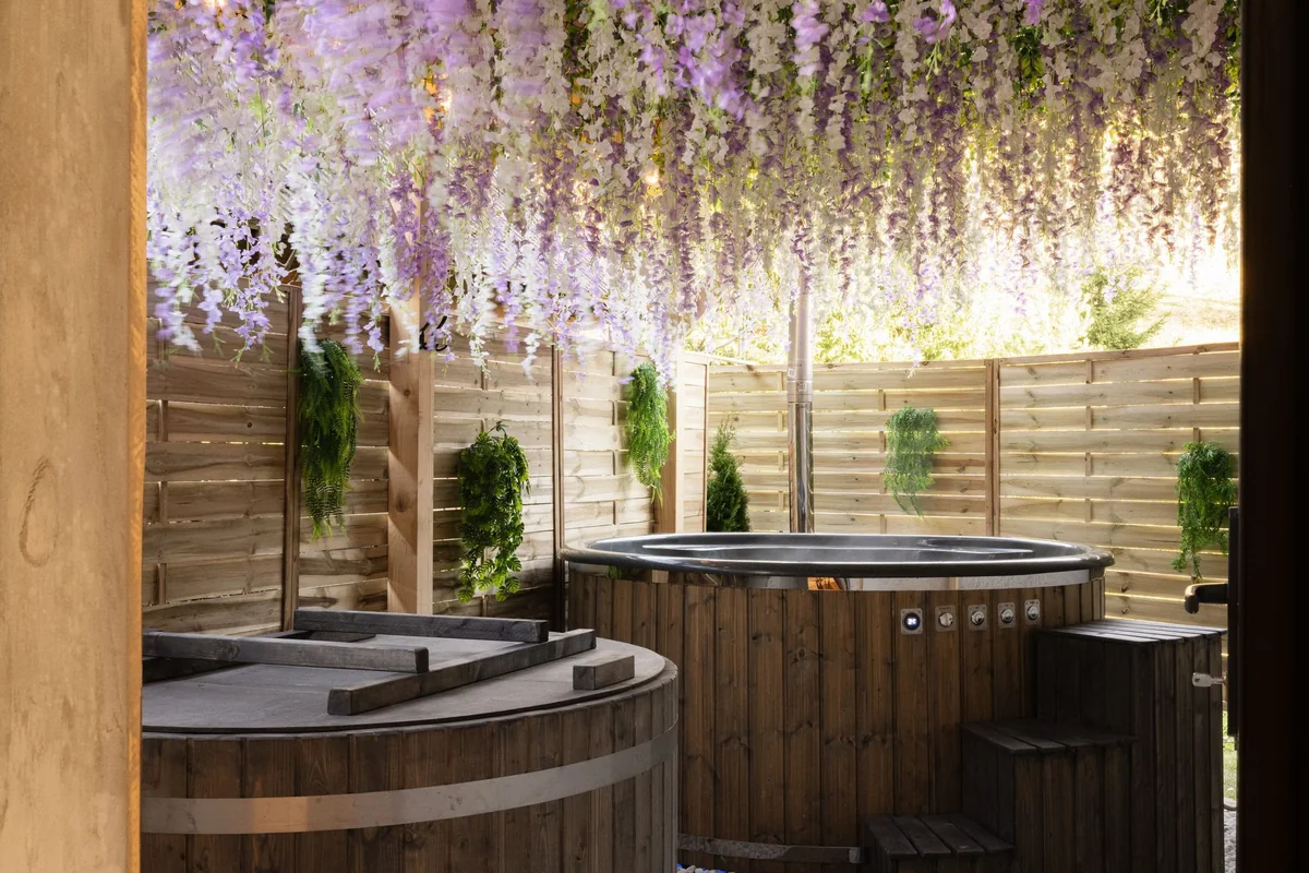 Outdoor jacuzzi in the wellness area